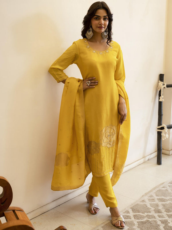 Women Embroidered Regular Zardozi Pure Silk Kurta with Trousers & With Dupatta